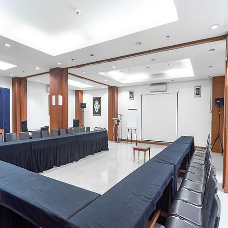 Reddoorz Plus At Blue Pacific Blok M Jakarta Exterior photo