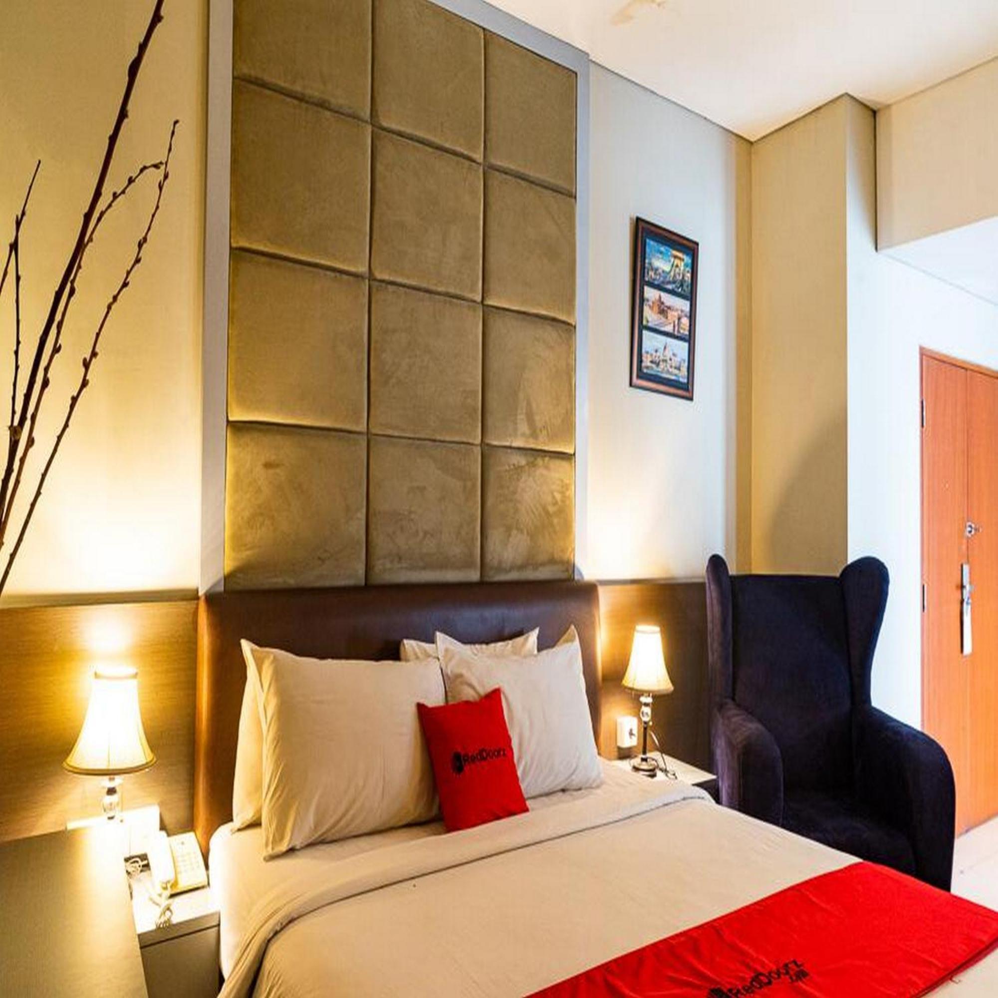 Reddoorz Plus At Blue Pacific Blok M Jakarta Exterior photo