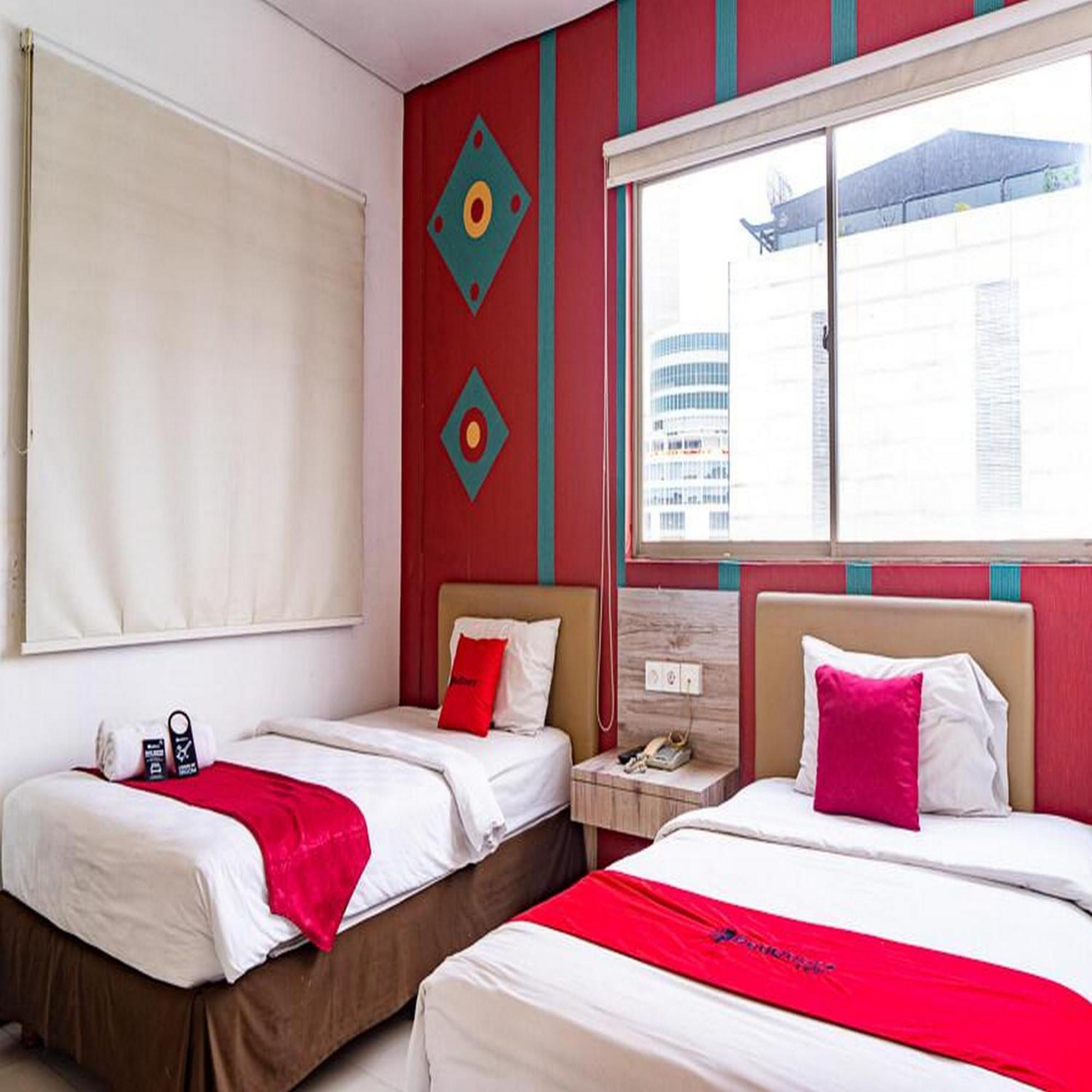 Reddoorz Plus At Blue Pacific Blok M Jakarta Exterior photo